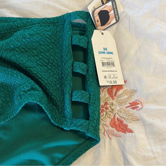 TIME & TRU Women’s Lattice Plus Side Bikini Swim Bottom Size 3X 
(24W-26W) Green - Picture 6 of 12